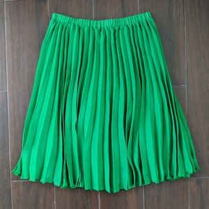 Elle pleated green skirt